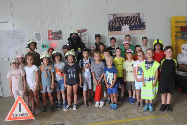 Die Kinder hatten beim Feuerwehr Ferienspiel viel Freude. | Foto: arbes