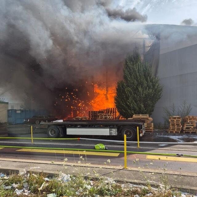 Am Freitagabend kam es zu einem Großbrand in Leithaprodersdorf. | Foto: FF Leithaprodersdorf