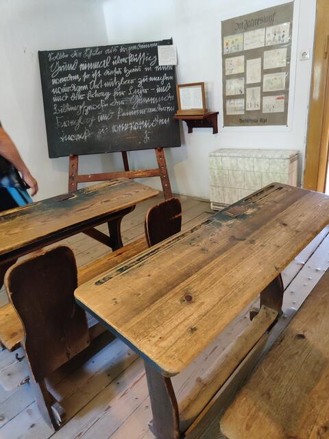 das Schulzimmer ist original erhalten... | Foto: I.Wozonig
