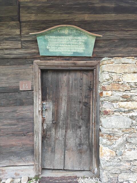 die Inschrift über der Türe ist ein Gedicht Ottokar Kernstocks zu Ehren Roseggers... | Foto: I.Wozonig