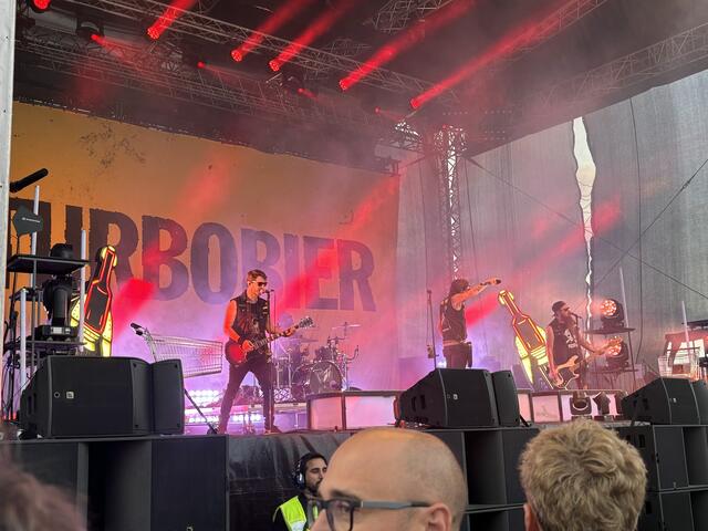 Turbobier auf der Mainstage. | Foto: MeinBezirk
