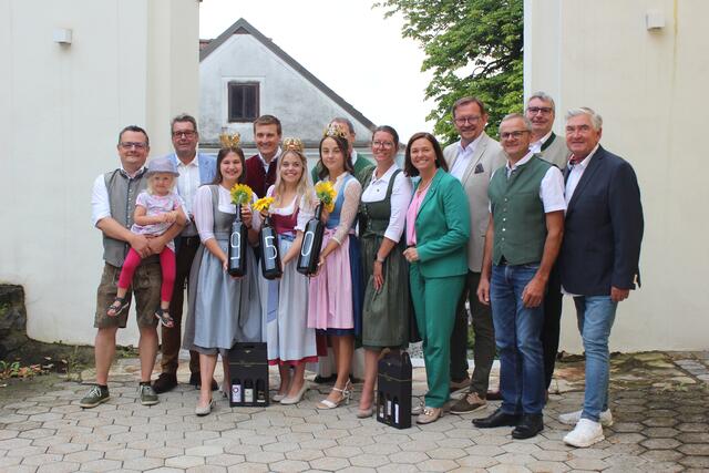 Die Ehrengäste freuten sich über die vielen Besucher.  | Foto: Vanessa Huber