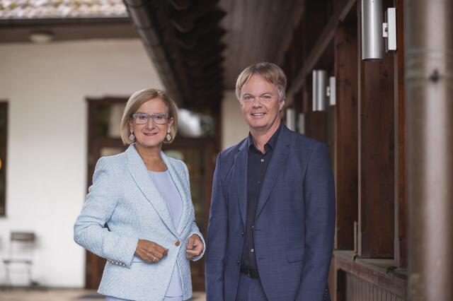 Landeshauptfrau Johanna Mikl-Leitner und Michael Duscher, Geschäftsführer Niederösterreich Werbung, freuen sich über eine stabile Entwicklung bei den Nächtigungszahlen im ersten Halbjahr 2024. | Foto: Daniela Matejschek