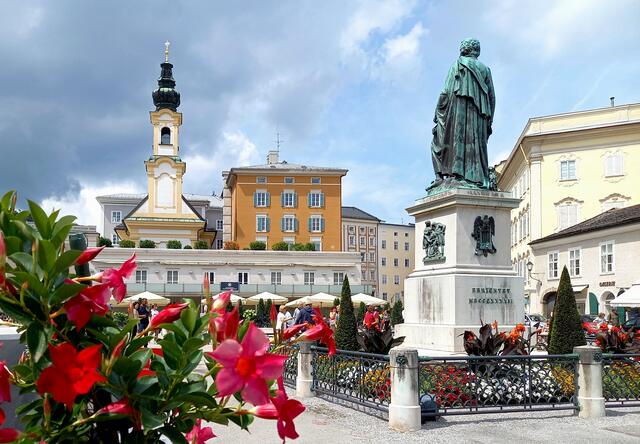 Mozartdenkmal,  St. Michaelskirche  | Foto: H.Bachinger 