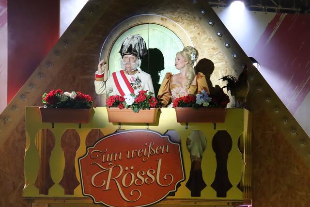 Martin  Weinek und Dagmar Bernhard in der Balkonszene | Foto: Elisabeth Kloiber