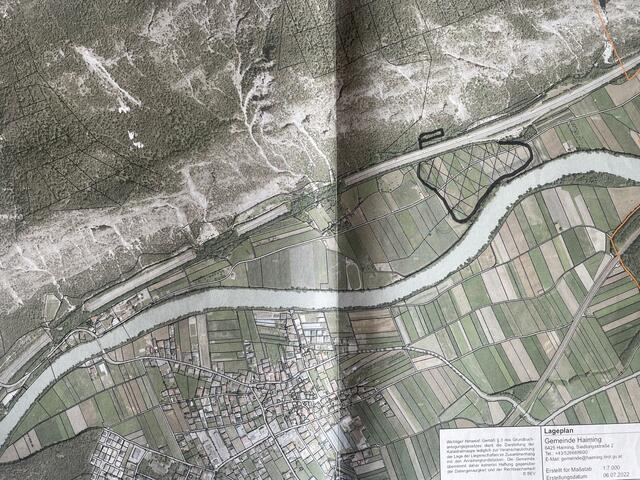 Das Ausgleichsbecken würde mehrere Hektar landwirtschaftlicher Fläche verbrauchen, wie rechts skizziert. | Foto: Dorn