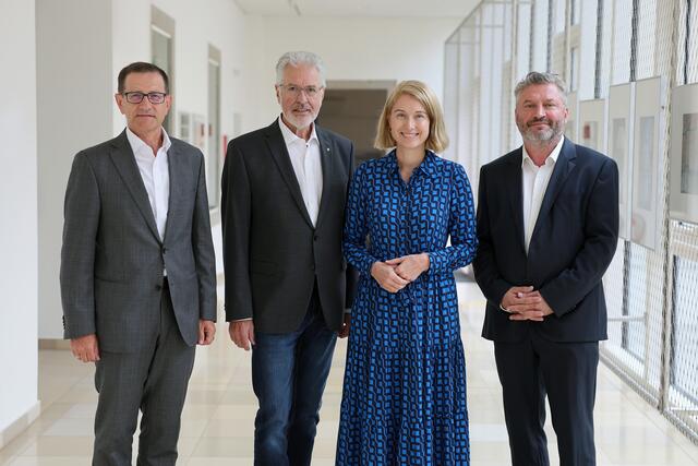 V. l.: Johann Minihuber (Ordensspitäler), Walter Aichinger (Rotes Kreuz), LH-Stv.in Christine Haberlander (ÖVP), Harald Schöffl (OÖ Gesundheitsholding). | Foto: Land OÖ/Stinglmayr