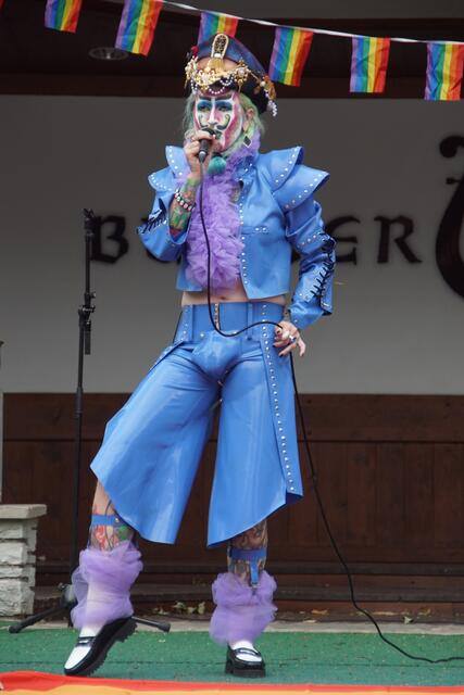 Drang-King Eric BigCl!t sorgte mit seiner Show am Abend für viel gute Stimmung. | Foto: Heublumen Pinzgau