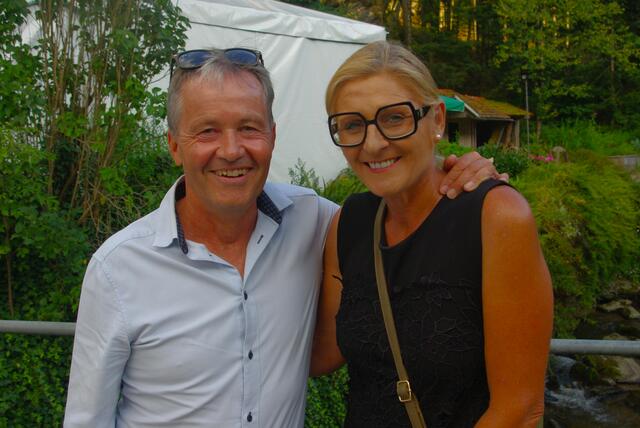 Fühlten sich im Kleinod Kneiding sichtlich wohl: Schärdings Stadtamtsleiterin Rosemarie Kaufmann und Josef Scharinger.  | Foto: Franz Gruber
