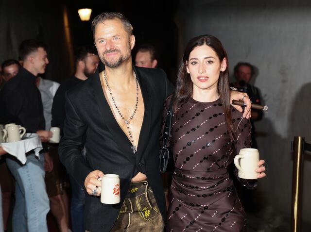 Jedermann und Buhlschaft bei der Premierenfeier | Foto: Franz Neumayr