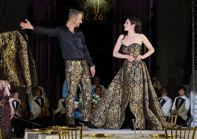 Was trägt die Buhlschaft für ein Gwand? | Foto: SF / Franz Neumayr