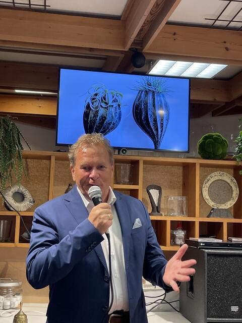 Sprachen einige Eröffnungsworte: Bürgermeister Erich Rohrmoser und  | Foto: Sarah Braun