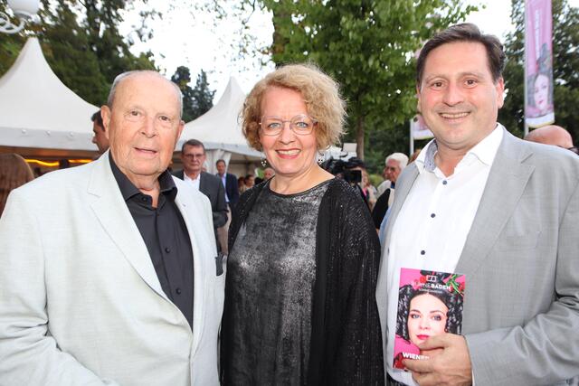 August Breininger, Landesrätin Christiane Teschl-Hofmeister, Bürgermeister Stefan Szirucsek. | Foto: Manfred Wlasak