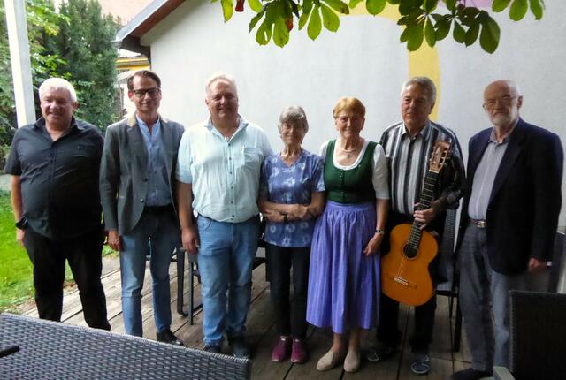 Die sechs Mitglieder des Europaliteraturkreises mit dem Bürgermeister Kapfenbergs, Matthäus Bachernegg | Foto: Richard Pflanzl