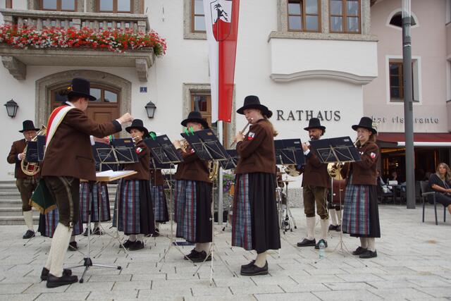 Das Tauern-Blasorchester Mittersill sorgte mit ihren musikalischen Einlagen für ländliches Flair. | Foto: Heublumen Pinzgau