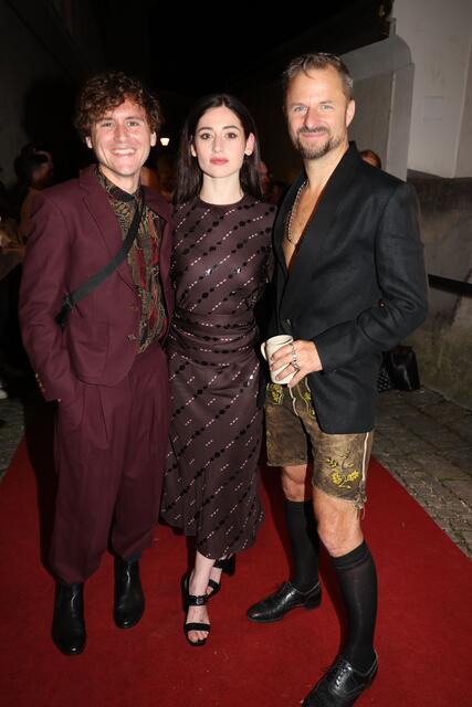 Flippiger Modestil vom "Tod", der Buhlschaft und Jedermann in der Lederhose. | Foto: Franz Neumayr