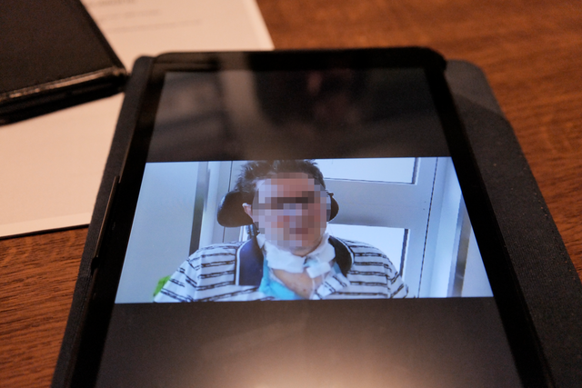 Franz (40) benötigt Pflege. Ob diese im familiären Umfeld erfolgen kann, gilt es festzustellen. | Foto: Santrucek