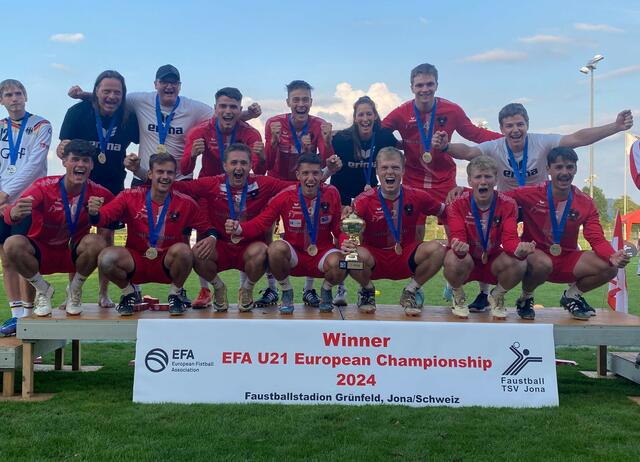 Das Team Austria bei der U21-Europameisterschaft. Mit dabei als Co-Trainer war Lukas Diermair aus Höhnhart (hinten, 2. v. l.). | Foto: TSV Jona/Sebastian Kammer