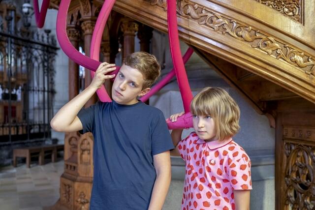 Im kühlen Mariendom kann man die Raum- und Audioinstallation von Katharina Struber bewundern. | Foto: Violetta Wakolbinger