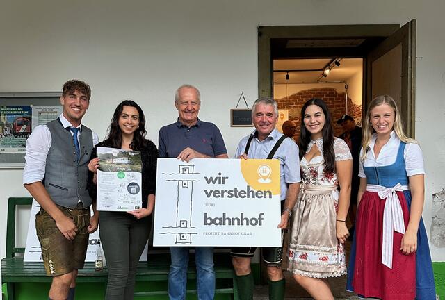 Landjugend-Obmann Thomas Gutmann, Verena Mayerhofer (Steiermarkbahn), Helmut Roth, Kammerobmann Franz Uller, Marlene Neuhold und Anna Griesbacher bei der Eröffnung. | Foto: Johann Schleich