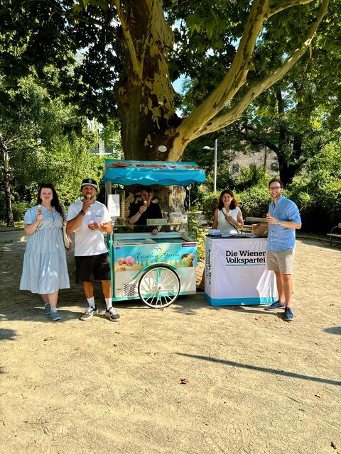 Im Auer-Welsbach-Park wartet auf Besucher Eis von Garda. | Foto: ÖVP