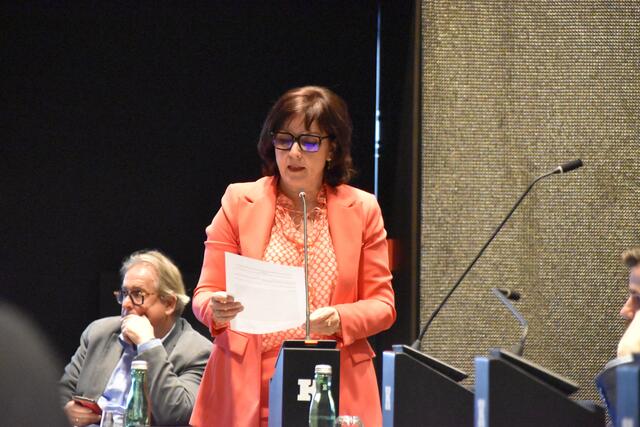 "Verschwörungstheorien stellen sich in Kufstein leider oftmals wahr heraus", sagt GR und LA Birgit Obermüller (NEOS).  | Foto: Barbara Fluckinger