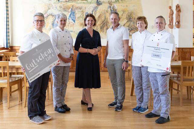 Stolzer Platz 2: LWBFS Burgkirchen brilliert mit einem Regionalitätsanteil von 84 Prozent. | Foto: Land OÖ