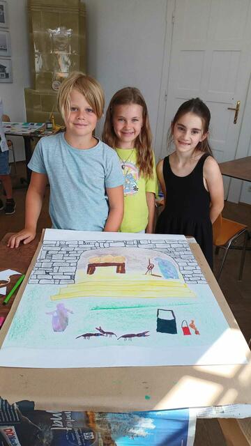 Die Kids präsentierten stolz ihre Werke. | Foto: Sabina Haslinger
