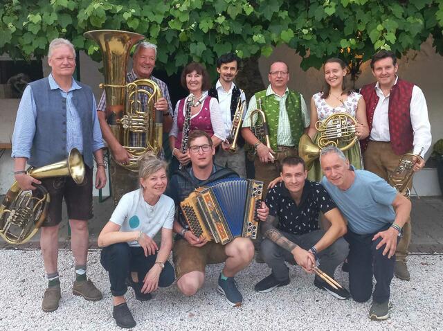 "Techelsberger Blech" spielt beim Kreuzwirt in St. Ulrich auf. | Foto: Privat