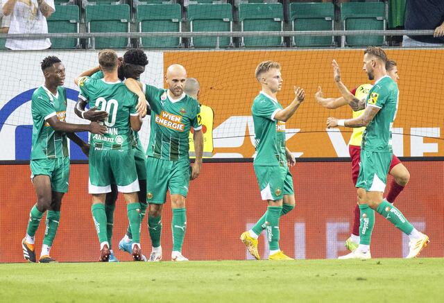 Vier Pflichtspielsiege in Folge zum ersten Mal nach 21 Jahren, Remis im Jubiläumsspiel gegen AC Milan, die letzte Niederlage erst in einem Testspiel Anfang Juli: Bei SK Rapid läuft es gerade. | Foto: TOBIAS STEINMAURER / APA / picturedesk.com