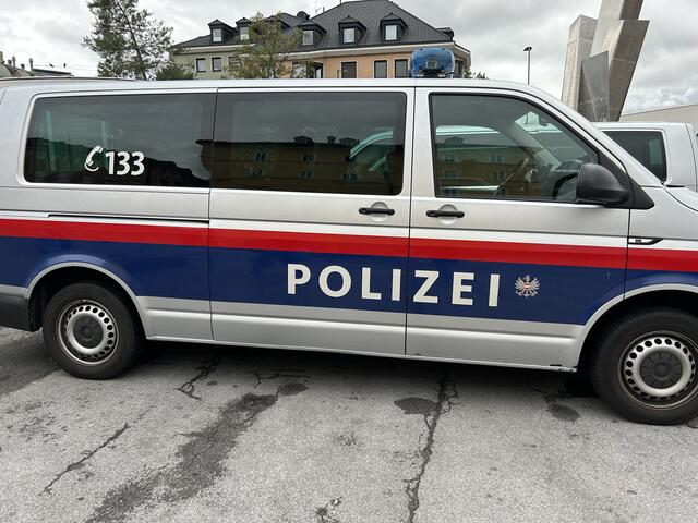 Verkehrsunfall in Ampass: 35-Jährige nach Zusammenstoß ins Krankenhaus gebracht. | Foto: skn (Symbolbild)