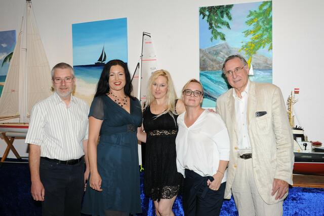 Obmannstellvertreter Michael Heidenreich, Künstlerin  Eva Meindl, Künstlerin Hanna Andorka, Gemeinderätin  Regina Schnurrer, Obmann Friedrich Decker | Foto: Thomas Valka