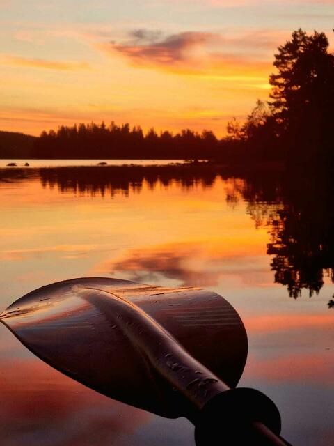 Ulrike Mick aus Tulbing genießt den Sonnenuntergang am Wasser. | Foto: Ulrike Mick