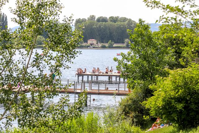 Mit dem Fahrrad ist die nächste Bademöglichkeit aufgrund der bestehenden Infrastruktur für eine Abkühlung nie weit entfernt. | Foto: PID/Christian Fürthner