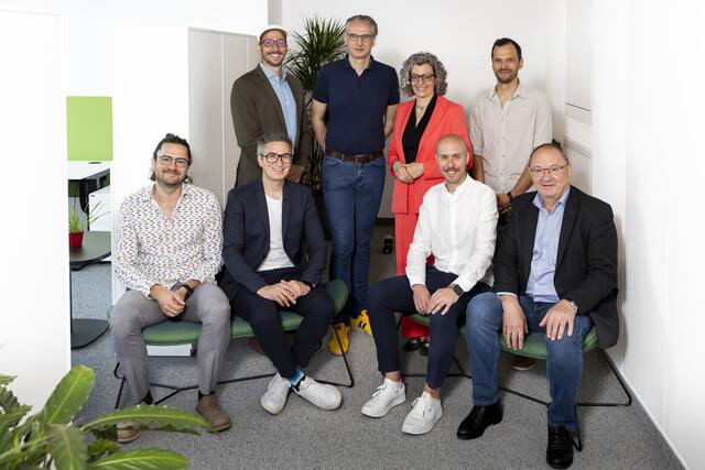 Bild sitzen(v.l.): Mario Prammer (Nemetz), Simon Parth, Johannes Görz-Lehner (EWP Recycling Pfand Österreich), Herbert Prammer (Nemetz) Bild stehend (v.l.): Lukas Haftner, Herbert Woutschuk (Nemetz), Monika Fiala (EWP Recycling Pfand Österreich), Max Bliem (Nemetz)
 | Foto: EWP / Martin Steiger