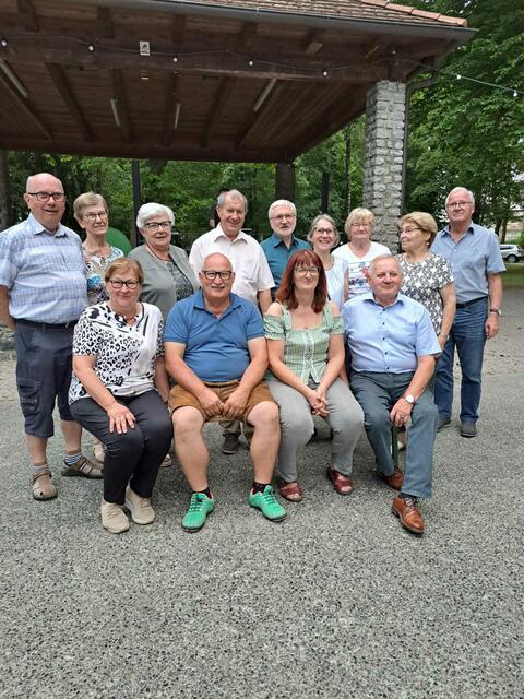 Hinten v.l.: Lebhard Franz, Lebhard Josefa, Maierhofer Erna, Maierhofer Franz, Berger Helmut, Kandler Marianne, Streimetweger Maria, Zöchbauer Michaela, Streimetweger Franz

Vorne v.l.: Resel Ernestine, Motusz Josef, Motusz Regina, Resel Johann | Foto: Senioren St. Leonhard am Forst