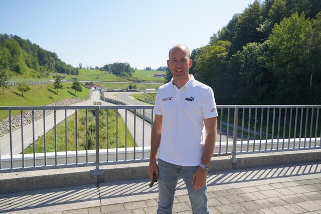 Geschäftsführer Ernst Penninger sprach über Dinge, die sich am Salzburgring in Koppl/Plainfeld tun. | Foto: Emanuel Hasenauer