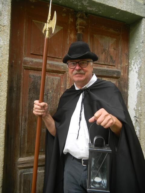 Josef Langthaler macht bei seinen Nachtwächter-Führungen die Geschichte erlebbar. | Foto: Langthaler