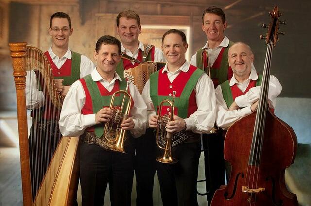 Franz Posch und seine Innbrüggler spielen in Gschwandt groß auf. | Foto: Franz Posch