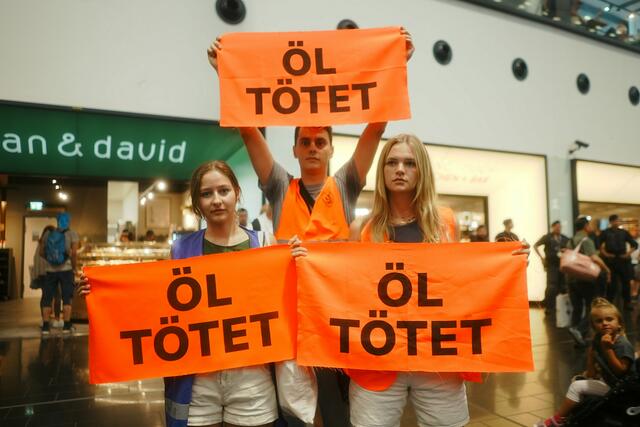 "Öl tötet" ist die Kernaussage der Klimaaktivisten. | Foto: Letzte Generation Österreich