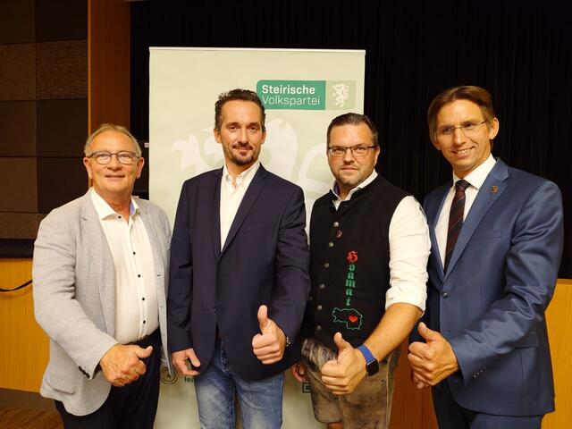 LAbg. Detlev Eisel-Eiselsberg mit dem neu gewählten Stadtparteiobmann Jochen Pießnegger, seinem Vorgänger Gerald Hofer und NAbg. Joachim Schnabl | Foto: ÖVP