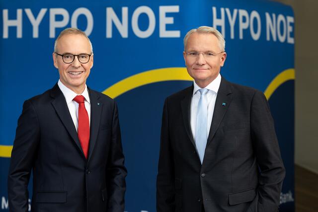 Die beiden Vorstände Wolfgang Viehauser und Udo Birkner. | Foto: HYPO NOE / Gorla