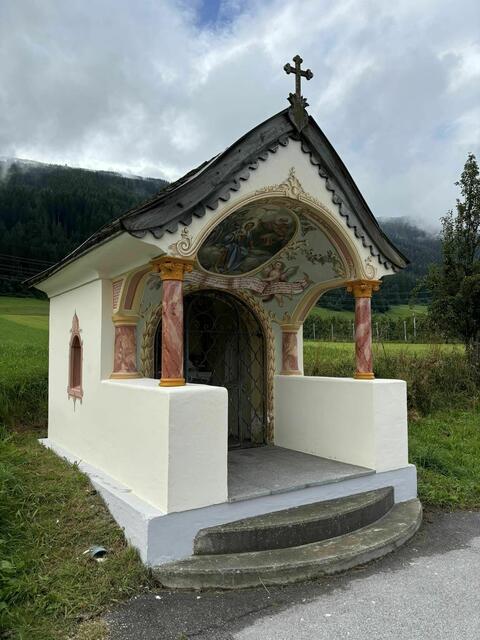 Die Huisnkapelle erstrahlt nach der Sanierung in neuem Licht und zeugt von hervorragender Handwerkskunst. | Foto: Gemeinde Tulfes