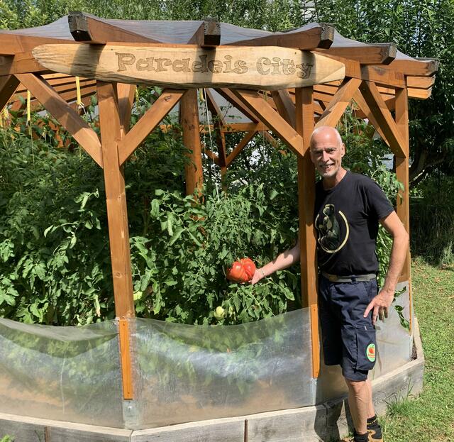 Martin Lacina ist ein bekannter Riesengemüsezüchter.  | Foto: Martin Lacina