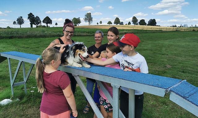 Natürlich stand viel Streicheln am Programm | Foto: Marktgemeinde Vitis