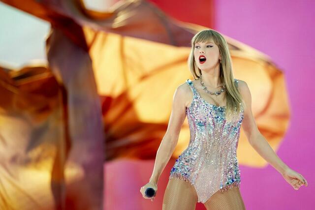 Zahlreiche Fans sind oder wären von weit angereist, um Taylor Swift bei ihren Auftritten in Wien live zu erleben. (Archivfoto) | Foto: ROBIN VAN LONKHUIJSEN / AFP / picturedesk.com