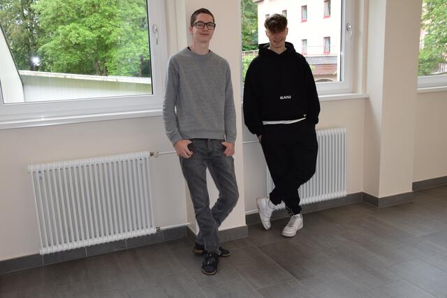 Felix Huemer und Jonas Huber kreierten ein Gerät, welches 3D-Druck-Filament aus PET-Flaschen herstellt.  | Foto: TFS