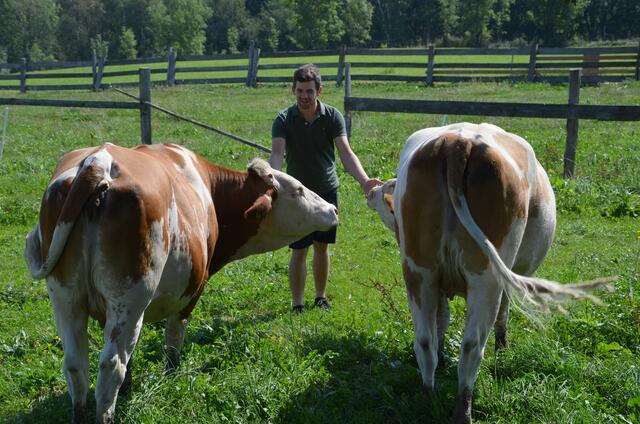 Stolz auf seinen Landessieg ist Stefan Hofer. Er holte den Landessieg mit seiner Butter.  | Foto: Stefan Hofer