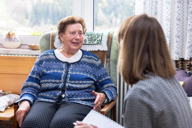 Community Nurses unterstützen Menschen im Alter und deren Angehörige, möglichst lange ein selbstbestimmtes Leben zu Hause zu führen. | Foto: Diakoniewerk/Christian Huber