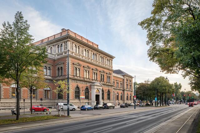 Das Museum für angewandte Kunst befindet sich beim Stubenring 1. | Foto: Leonhard Hilzensauer/MAK